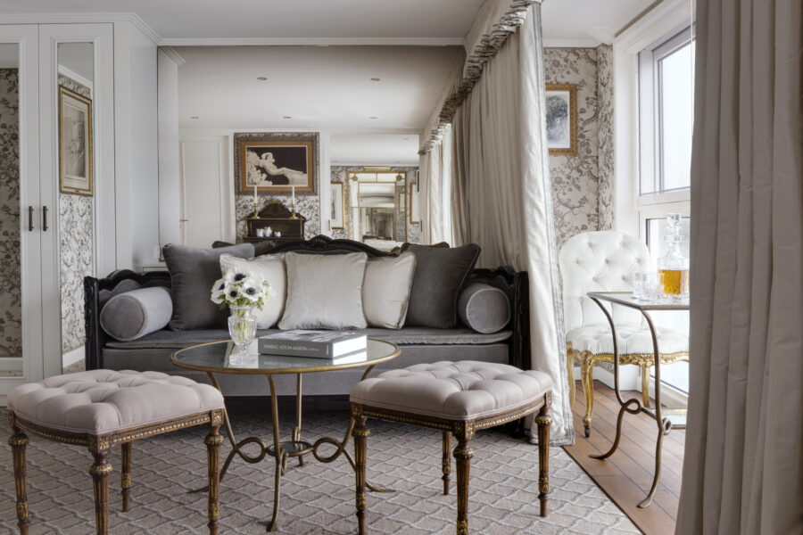 UW-SC-Suite Pres. 401-livingroom (balcony&opening window)