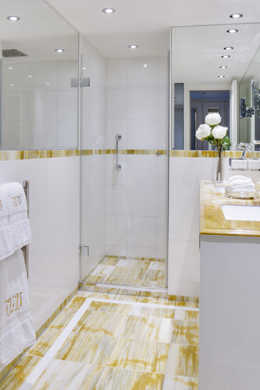 UW-SC-Suites-bathroom 403